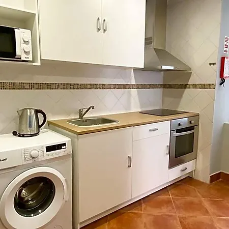 Aparthotel Ady House 2 3*